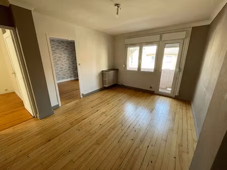 rue bossuet - t3 - 1er étage sans ascenseur