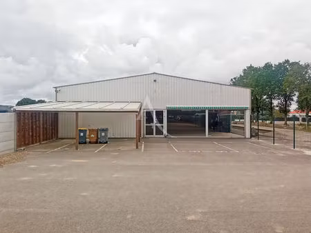 a saint-christophe-du-ligneron  local commercial de 180 m²