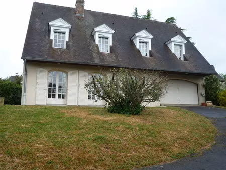 chateau thierry (02) proche centre ville belle maison des années 80 de 174 m2 sur un terra