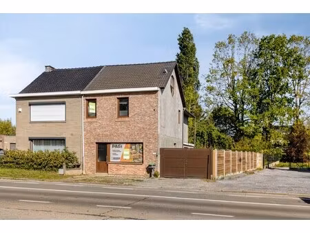 gezellige woning met 3 slaapkamers en tuin
