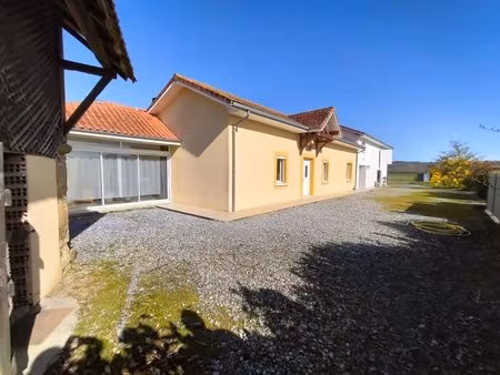 projan (32) belle maison ancienne rénovée avec dépendances en