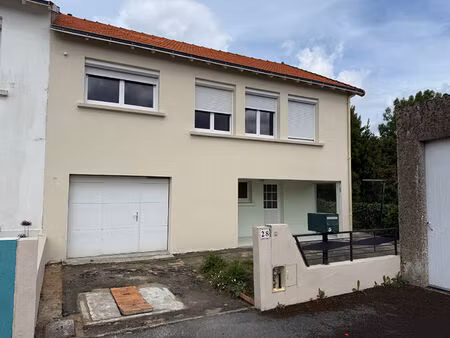 location maison 4 pièces  100.37m²  la roche