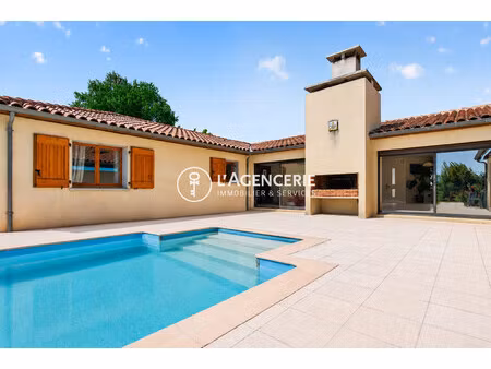 élégante maison d'architecte avec piscine