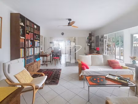 a vendre appartement 4 pieces de 128m2 avec garage et studio