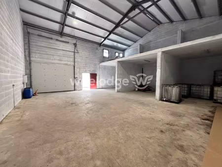 dépôt / local / stockage / atelier / entrepôt / bureau
