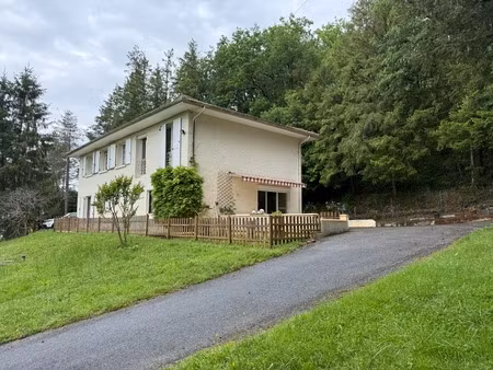 maison à vendre 7 pièces - 190 m2 - garage - piscine - 8 000 m2 de terrain