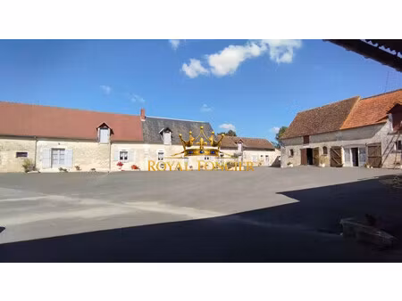 corps de ferme en bon état  dans un hameau