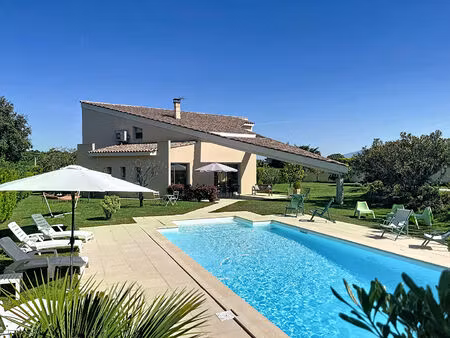 maison d'architecte provençale 240.50 m² - 9 pièces