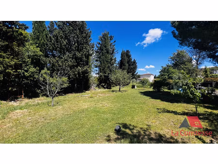 eguilles - terrain constructible 900m2