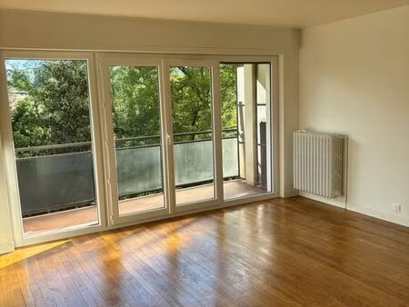appartement centre d'annecy t4  3 chambres  grand balcon