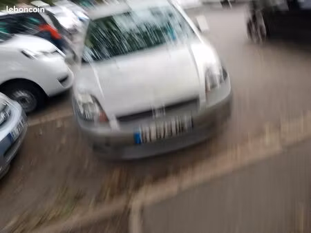 je vends une voiture
