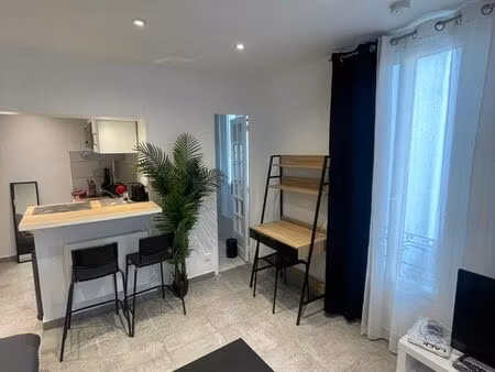studio meublé - 770