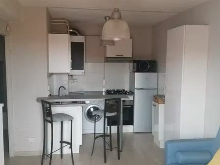 f2 dans résidence calme avec ascenseur