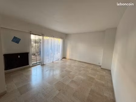 agreable f1 spacieux avec parking – cannes pointe croisette