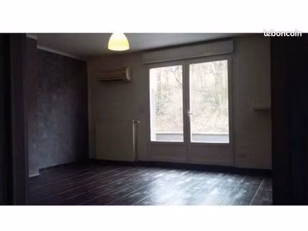 apparemment f4 dans immeuble chauffage poêle a granulés
