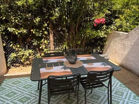 maison avec terrasses bord de plage à louer