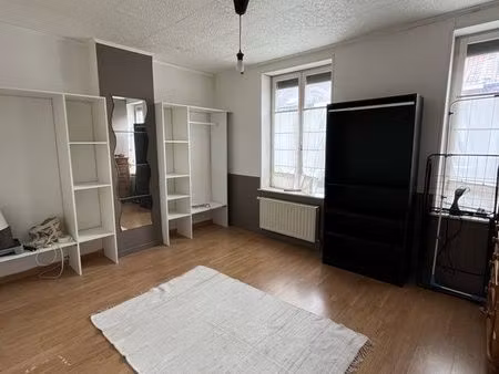 maison rénovée 90m2 - 4 chambre - un extérieur