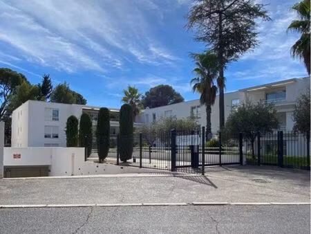 garage fermé à louer résidence sécurisée montpellier aiguelongue