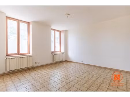 grand t2 de 59 m² (dpe : d)