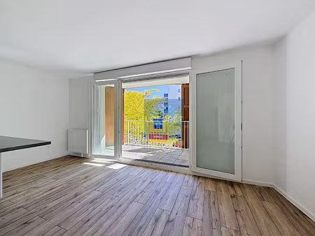 cergy (95) - bel appartement 3 pieces avec parking en plein centre ville