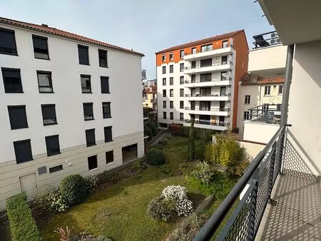 t3 de 68 m² avec terrasse / résidence maupassant / proche centre-ville