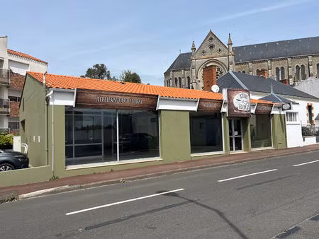 challans ? centre-ville | local commercial 180 m² avec parking