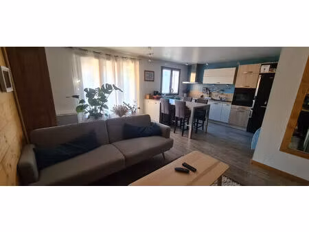 faverges. appartement 3 pieces avec cave