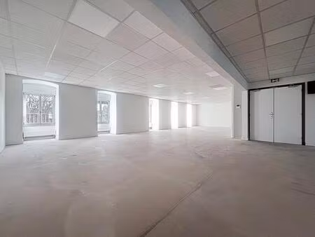 versailles montreuil  bureau  parking securise  refait a neuf  dernier etage