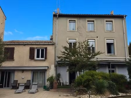 ensemble immobilier avec 2 maisons  piscine et garages