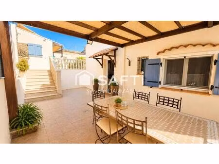 la sérénité au bout de l'impasse : un cocon rénové à la seyne
