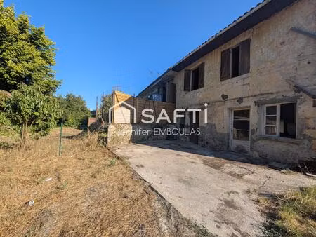 maison en pierre à rénover intégralement 2 chambres avec jardin