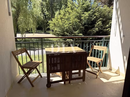 avon val vert- f2 en rdc de 44m² avec une cave  vue sur le par