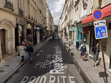 location commerce paris 75004 117m²