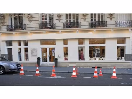 location commerce paris 75016 195m²