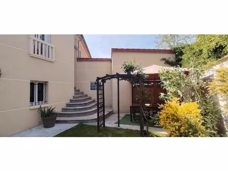 colombes – maison familiale avec double séjour  garage et for