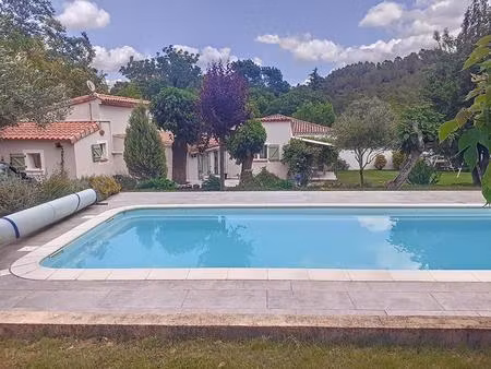 villa sur 1700m² de terrain avec piscine  appartement et garage - le val