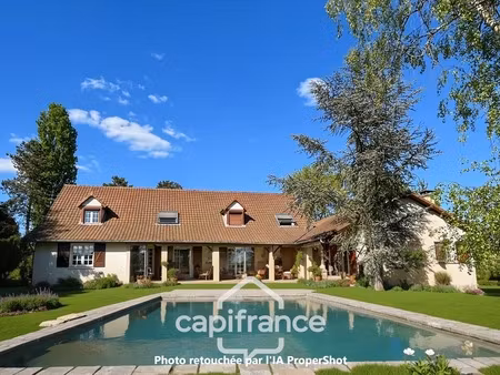 maison familiale de caractère de 225 m² avec dépendances sur terrain de 6716 m² à chalon s
