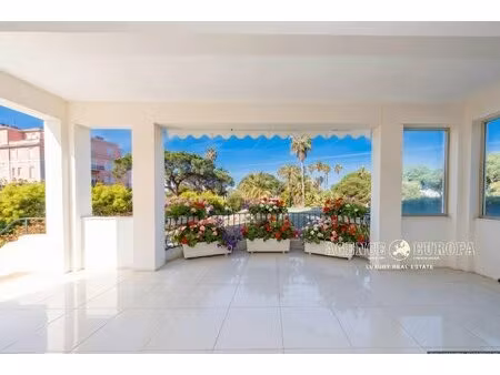cannes pointe croisette - magnifique appartement en rez-de-jardin