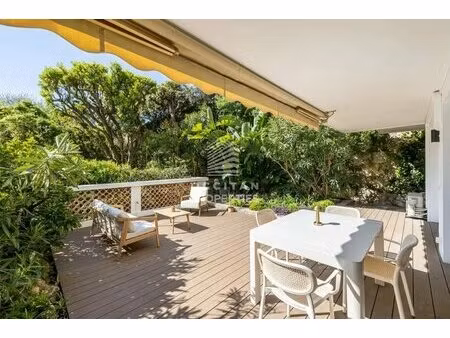 rez-de-jardin proche des commerces - calme absolu - refait à neuf