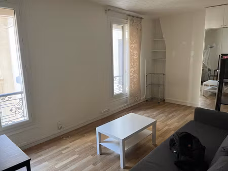 entre montparnasse et vavin. studio