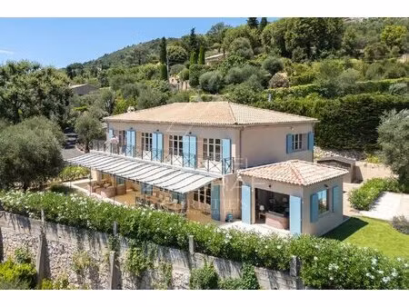 villa familiale avec vue panoramique dans un domaine résidentiel