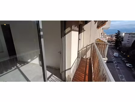 location appartement 1 pièce 27 m² à nice (06000)