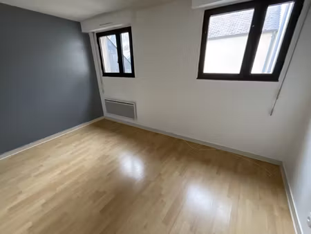 a louer - quartier avaricum - t1 bis avec cave