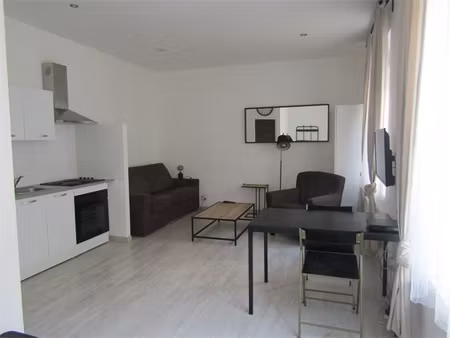 studio contemprain meublé et équipé