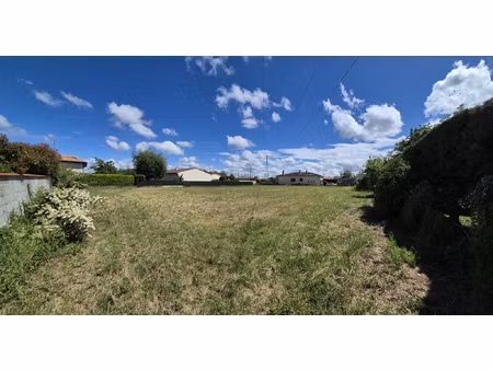 terrain constructible et viabilisable de 1279m2
