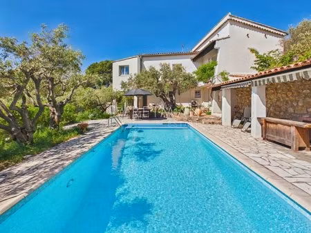 exclusivité - propriété avec deux villas dans un écrin de verdure avec vue sur les...