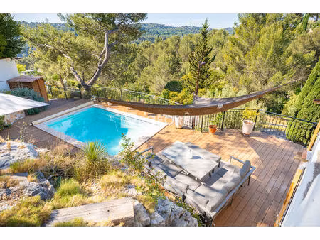 maison familiale carnoux  secteur les barles nord  piscine