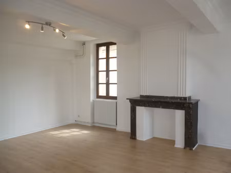 bel appartement t3 lumineux de 90 m2 centre ville au premie