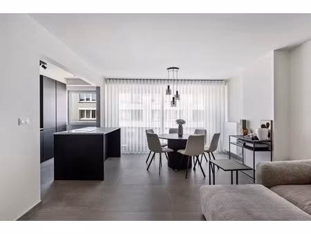 hoogwaardig gerenoveerd appartement in deurne!