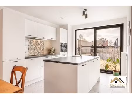 gelijkvloers appartement met twee terrassen en autostaanplaats!!